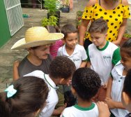 USO DO BIOFERTILIZANTE NA HORTA DO PROJETO COLORIR SUSTENTÁVEL - ELKEM