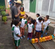 USO DO BIOFERTILIZANTE NA HORTA DO PROJETO COLORIR SUSTENTÁVEL - ELKEM