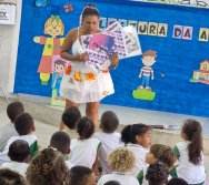 MAIS DE 400 CRIANÇAS FORAM CONTEMPLADAS COM LIVROS DOS CLÁSSICOS DA LITERATURA