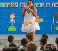 MAIS DE 400 CRIANÇAS FORAM CONTEMPLADAS COM LIVROS DOS CLÁSSICOS DA LITERATURA