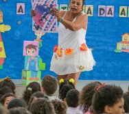 MAIS DE 400 CRIANÇAS FORAM CONTEMPLADAS COM LIVROS DOS CLÁSSICOS DA LITERATURA