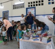 MAIS DE 400 CRIANÇAS FORAM CONTEMPLADAS COM LIVROS DOS CLÁSSICOS DA LITERATURA