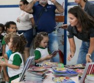 MAIS DE 400 CRIANÇAS FORAM CONTEMPLADAS COM LIVROS DOS CLÁSSICOS DA LITERATURA