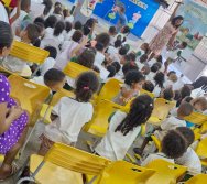 MAIS DE 400 CRIANÇAS FORAM CONTEMPLADAS COM LIVROS DOS CLÁSSICOS DA LITERATURA