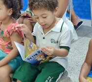 MAIS DE 400 CRIANÇAS FORAM CONTEMPLADAS COM LIVROS DOS CLÁSSICOS DA LITERATURA