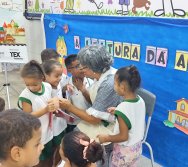 MAIS DE 400 CRIANÇAS FORAM CONTEMPLADAS COM LIVROS DOS CLÁSSICOS DA LITERATURA