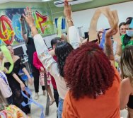 PROJETO APOIE - SEDU/CARIACICA - ES - COLORIR TRABALHANDO AS DIFERENÇAS COM PSICÓLOGOS E ASSISTENTES SOCIAIS