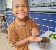 DIA DE PLANTAR RABANETES COM O CMEI REGIONAL SILVESTRE - PEQUENOS HORTICULTORES NO PROJETO COLORIR SUSTENTÁVEL