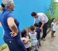 DIA DE PLANTAR RABANETES COM O CMEI REGIONAL SILVESTRE - PEQUENOS HORTICULTORES NO PROJETO COLORIR SUSTENTÁVEL