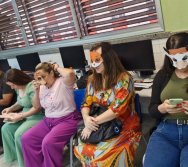 CONTANDO HISTÓRIAS COLORINDO VIDAS - PROJETO APOIE - PSICÓLOGOS E ASSISTENTES SOCIAIS (CARIACICA)