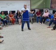 CONTANDO HISTÓRIAS COLORINDO VIDAS - PROJETO APOIE - PSICÓLOGOS E ASSISTENTES SOCIAIS (CARIACICA)