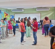 CONTANDO HISTÓRIAS COLORINDO VIDAS - PROJETO APOIE - PSICÓLOGOS E ASSISTENTES SOCIAIS (CARIACICA)