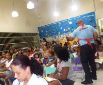 ESCOLA DE PAIS - MINHA CASA TAMBÉM É COLORIDA - CMEI CORA CORALINA