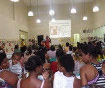 ESCOLA DE PAIS - MINHA CASA TAMBÉM É COLORIDA - CMEI CORA CORALINA