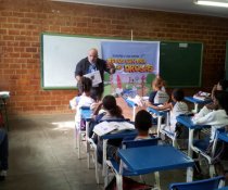 SENSIBILIZAÇÃO AOS ALUNOS DOS 5º E 6º ANOS PARA IMPLANTAÇÃO DO COLORIR SUSTENTÁVEL - CARIACICA