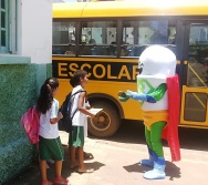 SUPER SUSTENTÁVEL CHEGA EM FUNDÃO E RECEPCIONA AS CRIANÇAS DA EMEF PROF ERNESTO NASCIMENTO