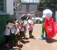 SUPER SUSTENTÁVEL CHEGA EM FUNDÃO E RECEPCIONA AS CRIANÇAS DA EMEF PROF ERNESTO NASCIMENTO