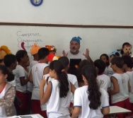 ATIVIDADE CONTANDO HISTÓRIAS COLORINDO VIDAS - ALUNOS DA ESCOLA LUDOVICO PAVONI - VITÓRIA