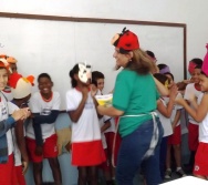 ATIVIDADE CONTANDO HISTÓRIAS COLORINDO VIDAS - ALUNOS DA ESCOLA LUDOVICO PAVONI - VITÓRIA