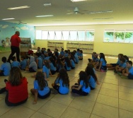 ENCONTRO DOS AUTORES DO LIVRO BULLYING COM ALUNOS DO COLÉGIO MARISTA.