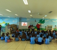 ENCONTRO DOS AUTORES DO LIVRO BULLYING COM ALUNOS DO COLÉGIO MARISTA.