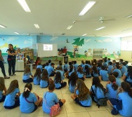ENCONTRO DOS AUTORES DO LIVRO BULLYING COM ALUNOS DO COLÉGIO MARISTA.