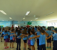 ENCONTRO DOS AUTORES DO LIVRO BULLYING COM ALUNOS DO COLÉGIO MARISTA.