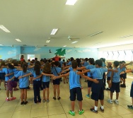 ENCONTRO DOS AUTORES DO LIVRO BULLYING COM ALUNOS DO COLÉGIO MARISTA.