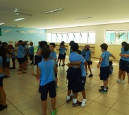 ENCONTRO DOS AUTORES DO LIVRO BULLYING COM ALUNOS DO COLÉGIO MARISTA.
