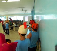 ENCONTRO DOS AUTORES DO LIVRO BULLYING COM ALUNOS DO COLÉGIO MARISTA.