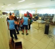 ENCONTRO DOS AUTORES DO LIVRO BULLYING COM ALUNOS DO COLÉGIO MARISTA.