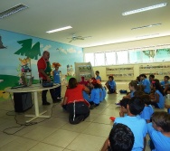 ENCONTRO DOS AUTORES DO LIVRO BULLYING COM ALUNOS DO COLÉGIO MARISTA.