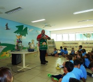 ENCONTRO DOS AUTORES DO LIVRO BULLYING COM ALUNOS DO COLÉGIO MARISTA.