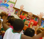 SENSIBILIZAÇÃO COM CRIANÇAS DE 3,4 E 5 ANOS APLICAÇÃO DO PROJETO COLORIR