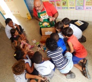 SENSIBILIZAÇÃO COM CRIANÇAS DE 3,4 E 5 ANOS APLICAÇÃO DO PROJETO COLORIR