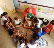 SENSIBILIZAÇÃO COM CRIANÇAS DE 3,4 E 5 ANOS APLICAÇÃO DO PROJETO COLORIR