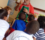 SENSIBILIZAÇÃO COM CRIANÇAS DE 3,4 E 5 ANOS APLICAÇÃO DO PROJETO COLORIR