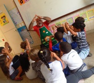 SENSIBILIZAÇÃO COM CRIANÇAS DE 3,4 E 5 ANOS APLICAÇÃO DO PROJETO COLORIR