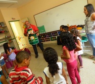 SENSIBILIZAÇÃO COM CRIANÇAS DE 3,4 E 5 ANOS APLICAÇÃO DO PROJETO COLORIR