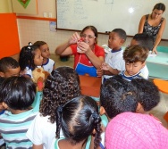 SENSIBILIZAÇÃO COM CRIANÇAS DE 3,4 E 5 ANOS APLICAÇÃO DO PROJETO COLORIR