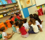 SENSIBILIZAÇÃO COM CRIANÇAS DE 3,4 E 5 ANOS APLICAÇÃO DO PROJETO COLORIR