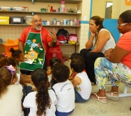 SENSIBILIZAÇÃO COM CRIANÇAS DE 3,4 E 5 ANOS APLICAÇÃO DO PROJETO COLORIR