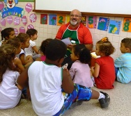 SENSIBILIZAÇÃO COM CRIANÇAS DE 3,4 E 5 ANOS APLICAÇÃO DO PROJETO COLORIR