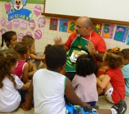 SENSIBILIZAÇÃO COM CRIANÇAS DE 3,4 E 5 ANOS APLICAÇÃO DO PROJETO COLORIR