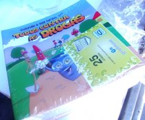 ENTREGA DOS LIVROS A TURMA DO COLORIDO EM: TODOS CONTRA AS DROGAS!