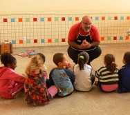 CONTANDO HISTÓRIAS NO CMEI MARIA AMÉLIA - PRAIA DE CARAPEBUS - SERRA.