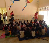 CONTANDO HISTÓRIAS NO CMEI MARIA AMÉLIA - PRAIA DE CARAPEBUS - SERRA.