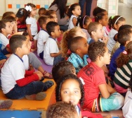 CONTANDO HISTÓRIAS NO CMEI MARIA AMÉLIA - PRAIA DE CARAPEBUS - SERRA.