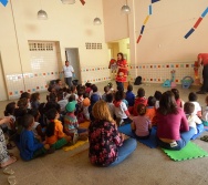 CONTANDO HISTÓRIAS NO CMEI MARIA AMÉLIA - PRAIA DE CARAPEBUS - SERRA.