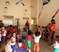 CONTANDO HISTÓRIAS NO CMEI MARIA AMÉLIA - PRAIA DE CARAPEBUS - SERRA.